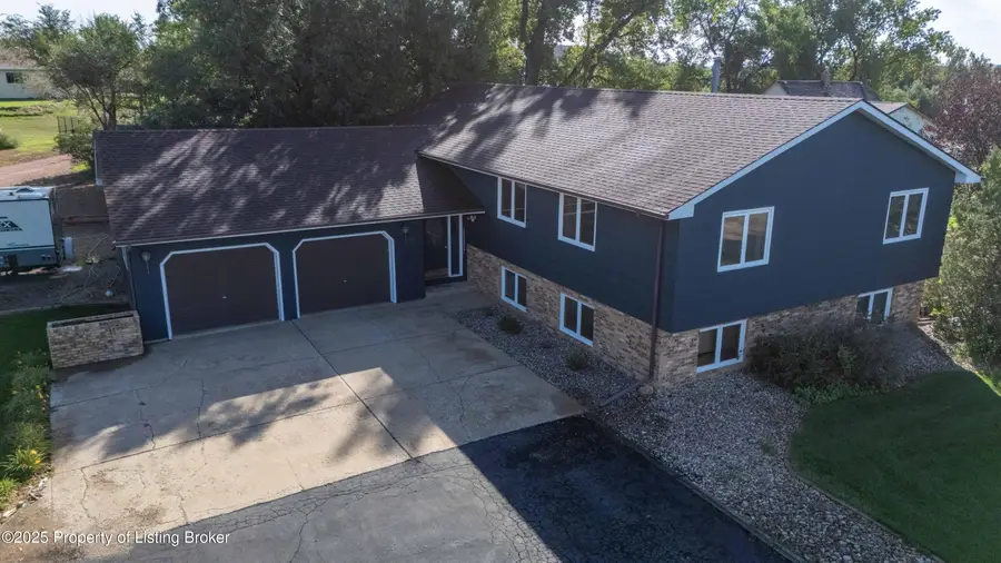 401 Montana Avenue, Mott, ND 58646 - #2