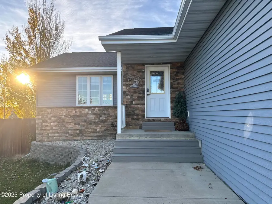 881 Mustang Avenue, Dickinson, ND 58601 - Image #2