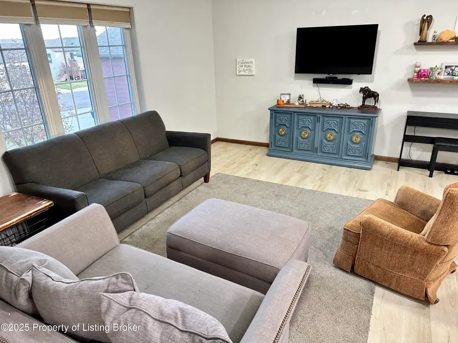 881 Mustang Avenue, Dickinson, ND 58601 - Image #3