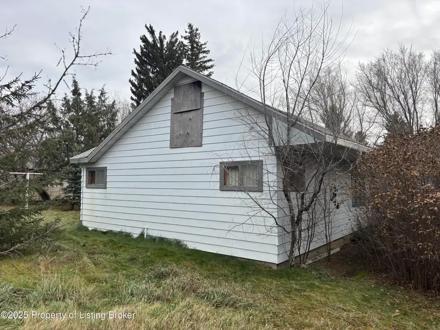 808 2nd Avenue Nw, Hettinger, ND 58639 - Image #2