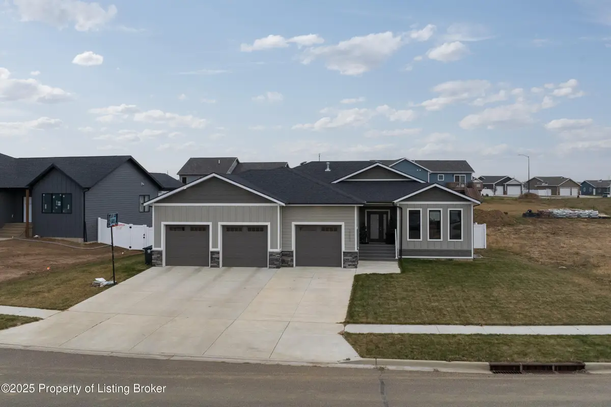 2202 Wahl Street, Dickinson, ND 58601 - Image #1