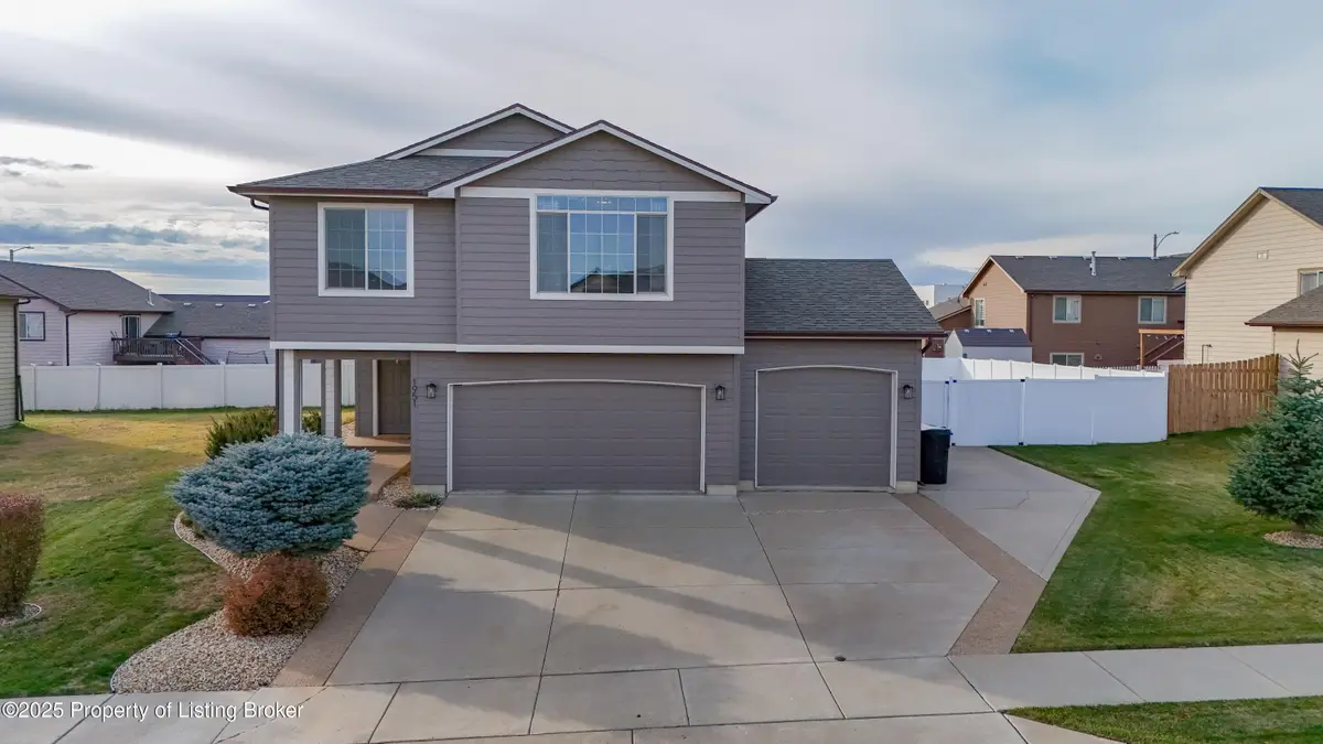 1951 2nd Avenue E, Dickinson, ND 58601 - Image #1