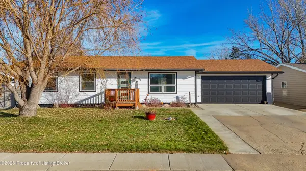 631 2nd Avenue Se, Dickinson, ND 58601