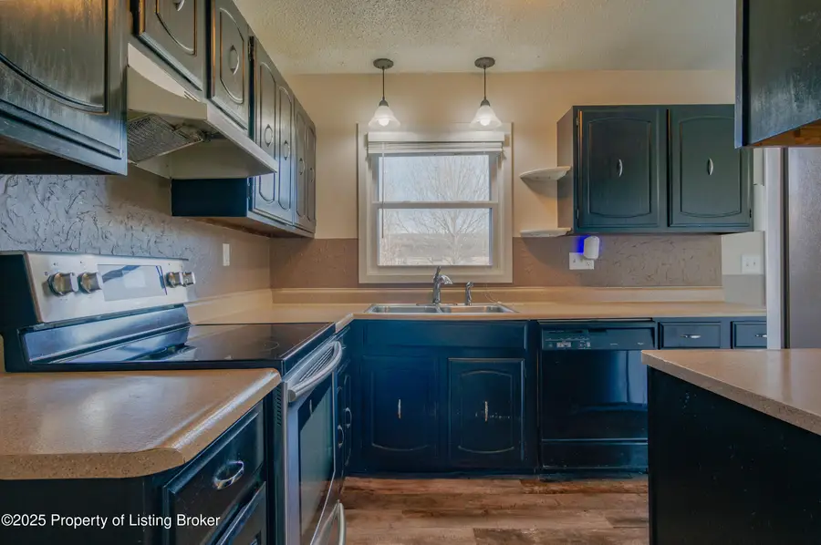 631 2nd Avenue Se, Dickinson, ND 58601 - Image #2
