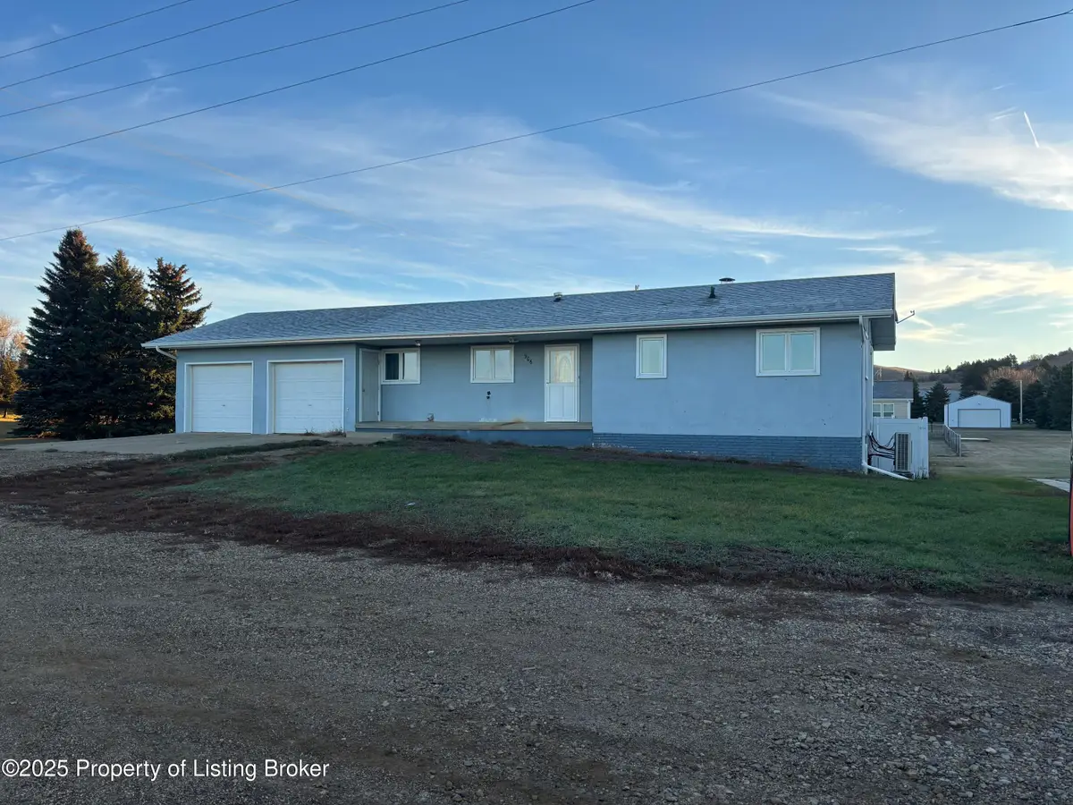 906 N Airport Road, Hettinger, ND 58639 - Image #1