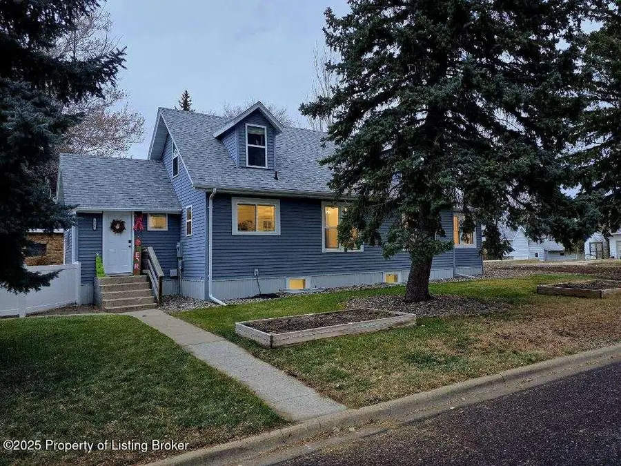 201 6th Avenue Nw, Bowman, ND 58623 - Image #2
