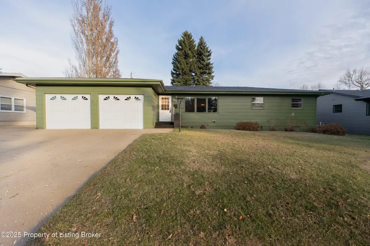 908 8th Avenue W, Dickinson, ND 58601 - Image #1