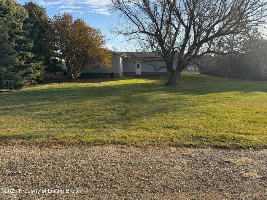 816 4th Avenue E, New England, ND 58647 - Image #2