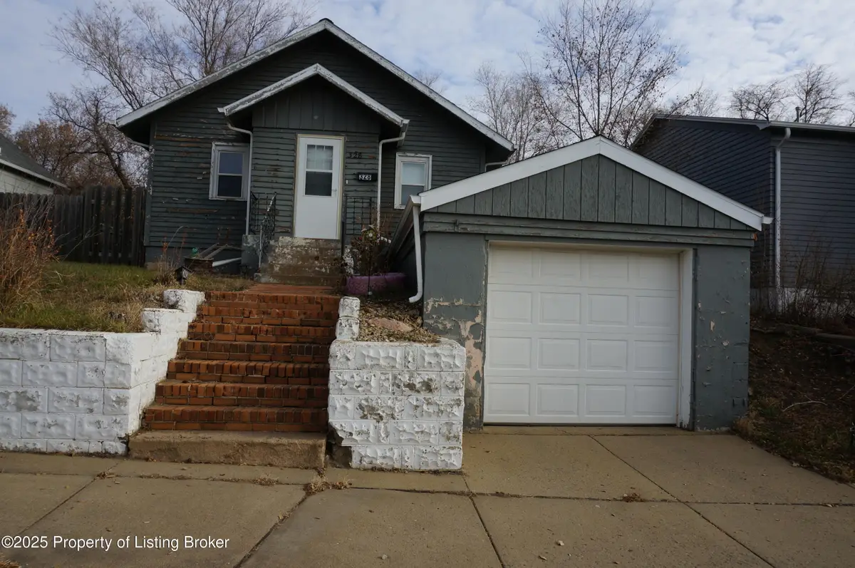 328 8th Ave W, Dickinson, ND 58601 - Image #1
