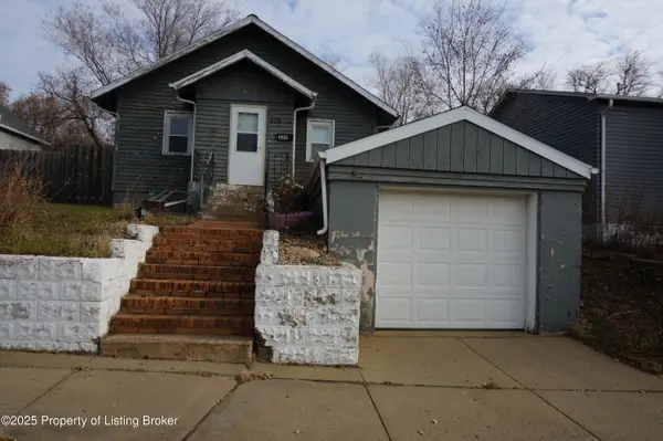 328 8th Ave W, Dickinson, ND 58601