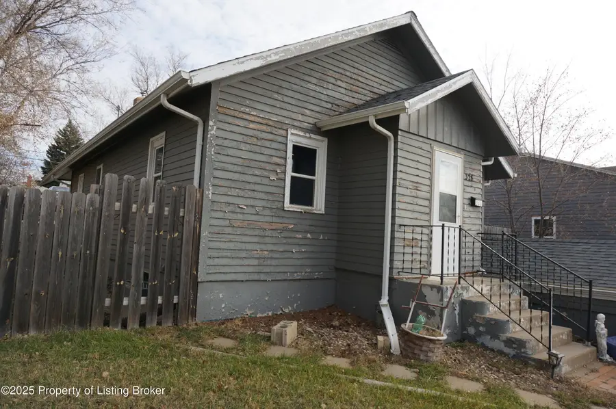 328 8th Ave W, Dickinson, ND 58601 - Image #2