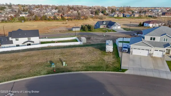 1814 Sunrise Drive, Dickinson, ND 58601