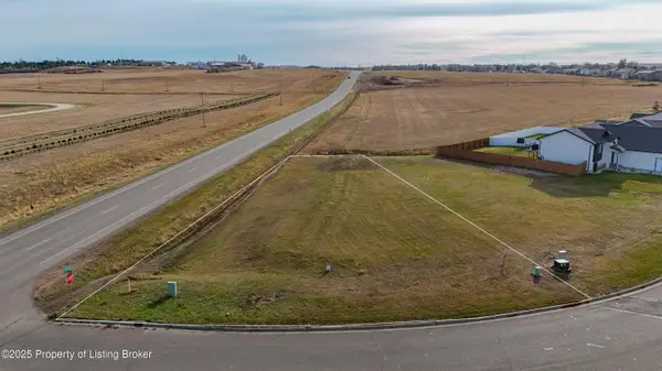 492 River Drive, Dickinson, ND 58601