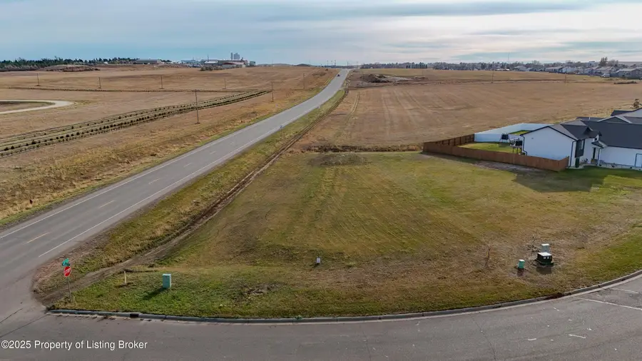 492 River Drive, Dickinson, ND 58601 - Image #2