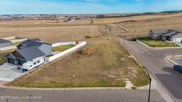 592 River Drive, Dickinson, ND 58601
