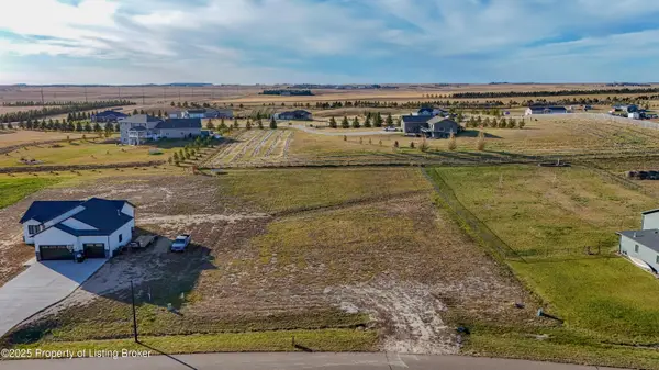 4127 Acres Dr, Dickinson, ND 58601