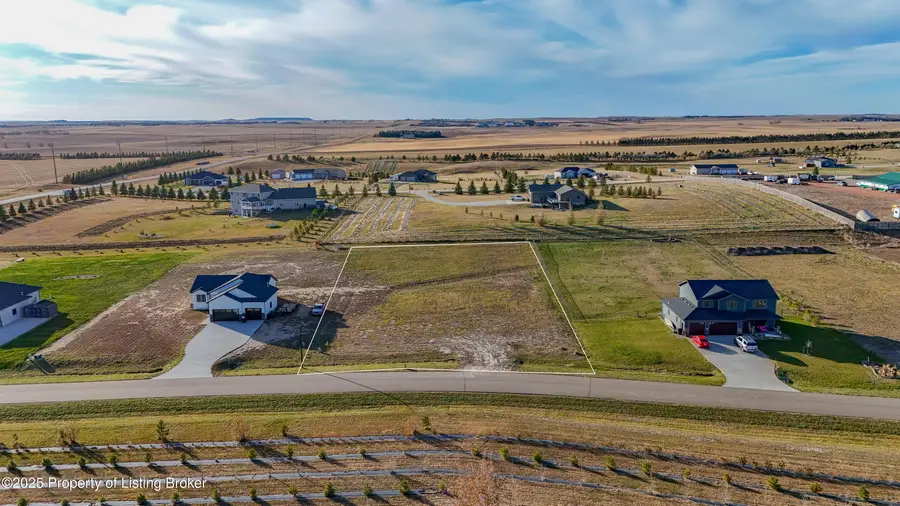 4127 Acres Dr, Dickinson, ND 58601 - Image #2