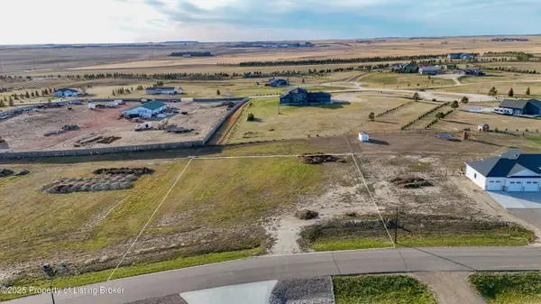4319 Acres Drive, Dickinson, ND 58601