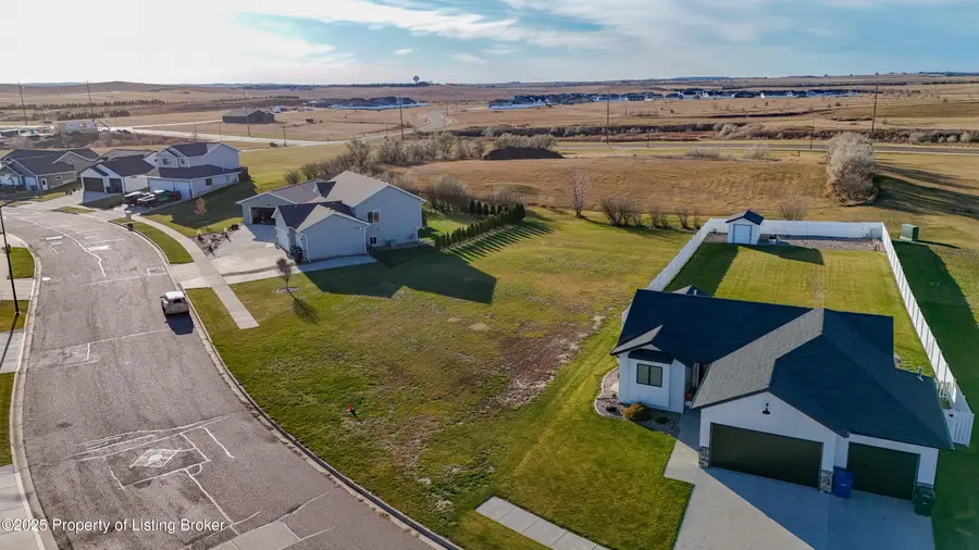 3351 Calvin Drive, Dickinson, ND 58601 - Image #3