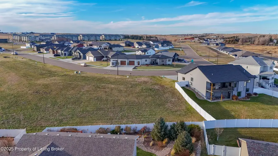 1772 Sunrise Drive, Dickinson, ND 58601 - Image #3