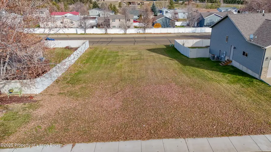 847 11th St E, Dickinson, ND 58601 - Image #2