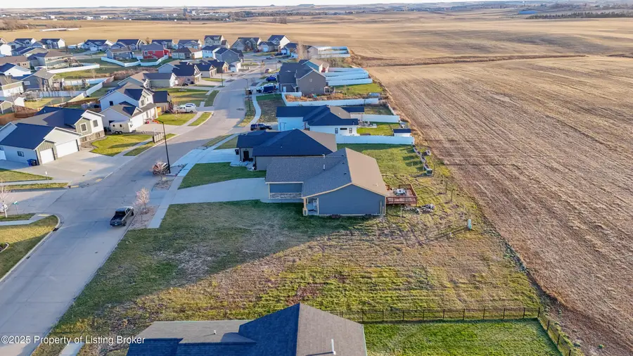 1727 Yellowstone Circle, Dickinson, ND 58601 - Image #2