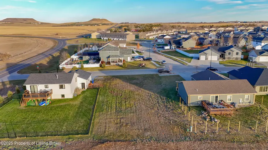 1727 Yellowstone Circle, Dickinson, ND 58601 - Image #3