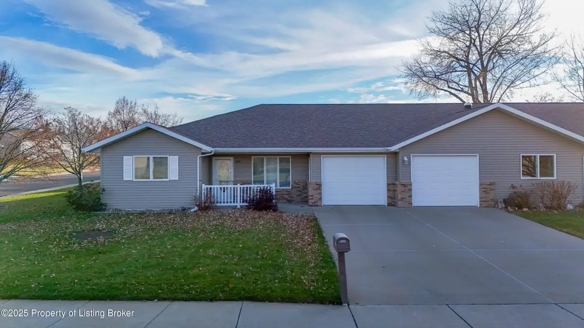 327 5th Street Sw, Dickinson, ND 58601 - Image #1