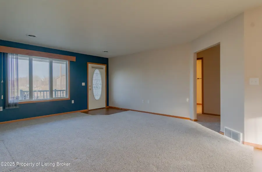 327 5th Street Sw, Dickinson, ND 58601 - Image #2