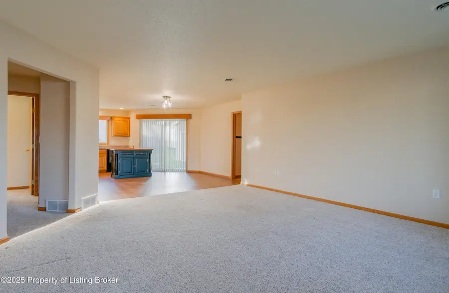 327 5th Street Sw, Dickinson, ND 58601 - Image #3