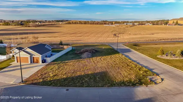2257 Caldera Drive, Dickinson, ND 58601