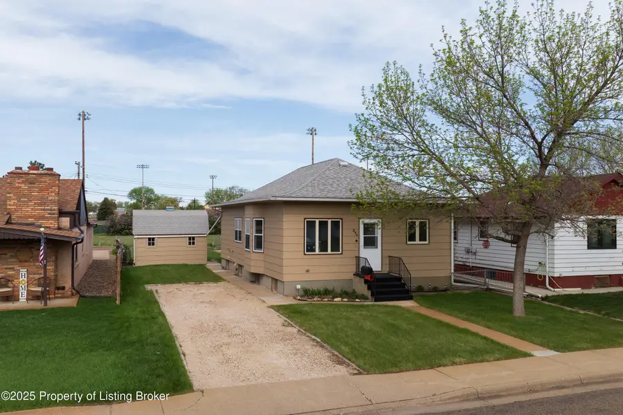 244 4th Avenue Se, Dickinson, ND 58601 - Image #2