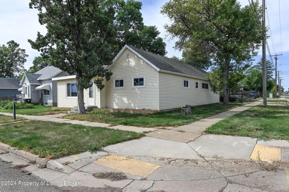 45 9th Avenue W, Dickinson, ND 58601 - Image #1