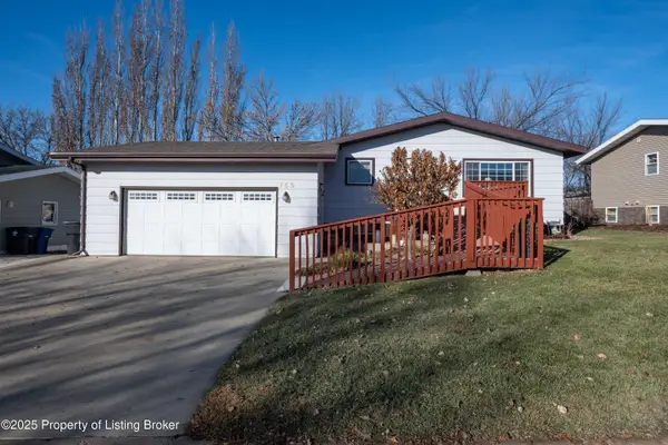 759 8th Avenue E, Dickinson, ND 58601