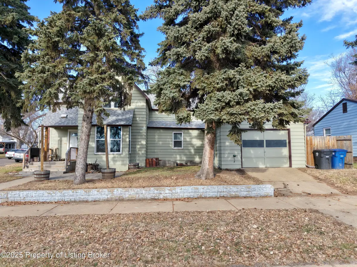 46 5th Street West, Dickinson, ND 58601 - Image #1