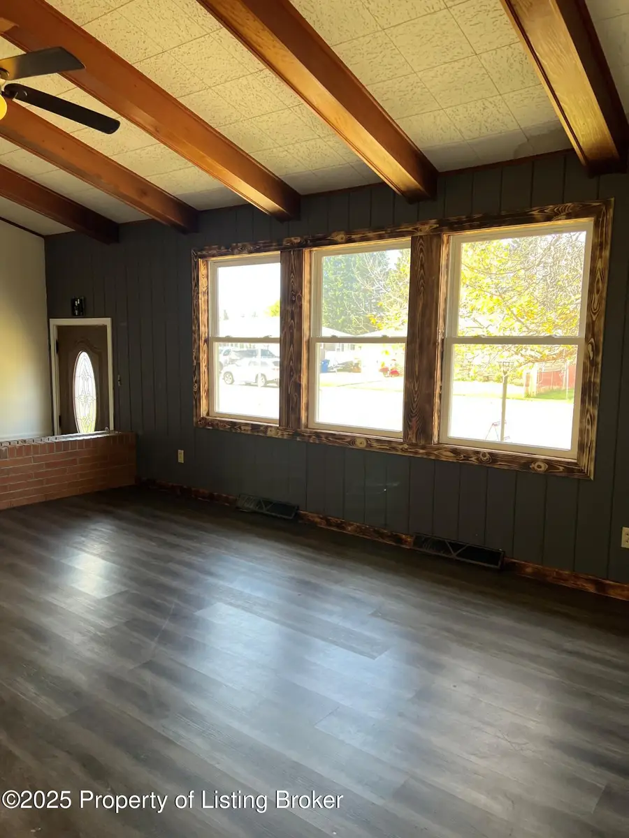 644 8th Avenue W, Dickinson, ND 58601 - Image #3