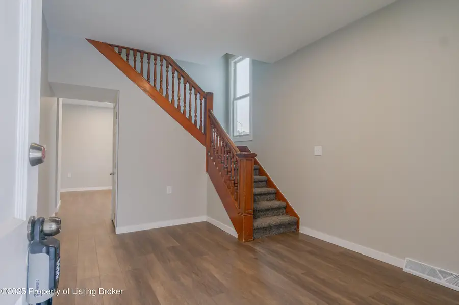 6 S 9th Avenue W, Dickinson, ND 58601 - Image #2