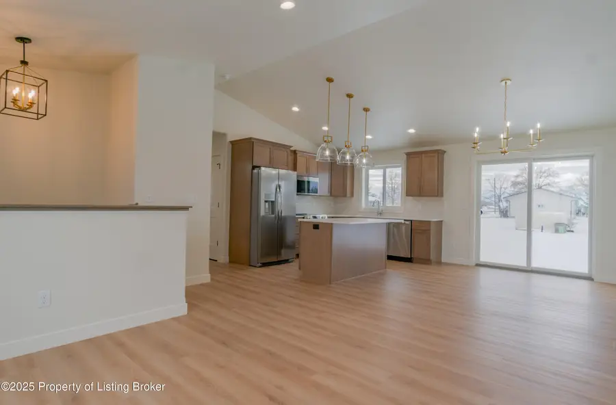 209 15th Avenue East, Dickinson, ND 58601 - Image #2