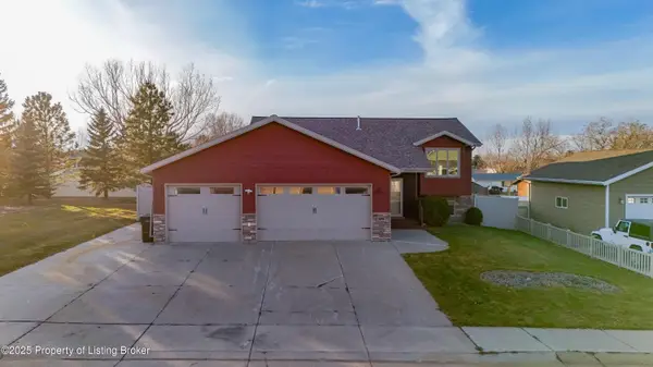 676 4th Avenue Se, Dickinson, ND 58601
