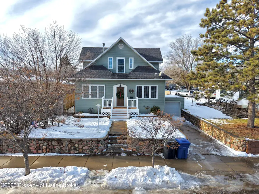 137 8th Avenue W, Dickinson, ND 58601 - Image #2