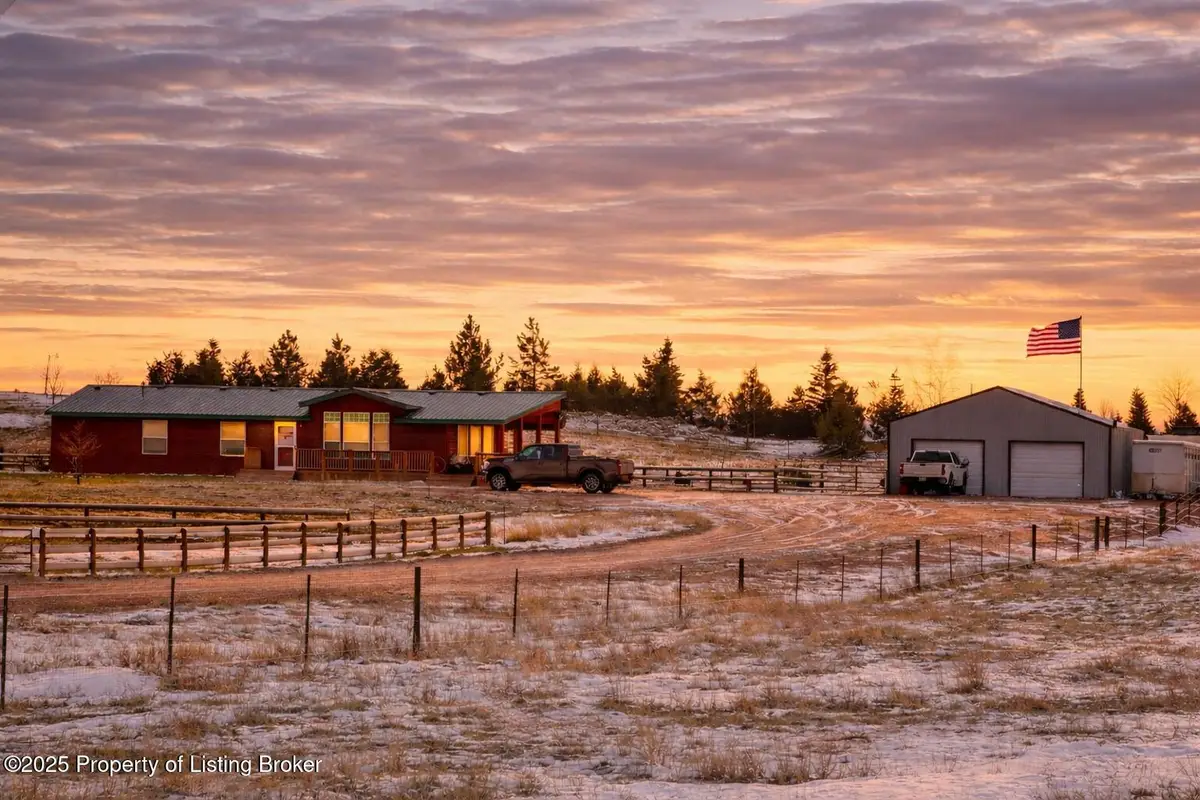 1005 7th Street Nw, Bowman, ND 58623 - Image #1