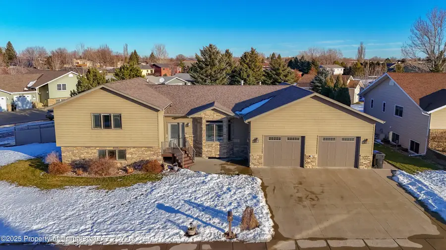 741 8th Avenue Sw, Dickinson, ND 58601 - Image #3