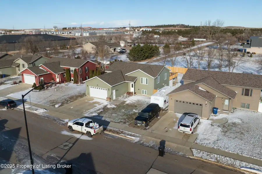 509 37th Street E, Dickinson, ND 58601 - Image #2