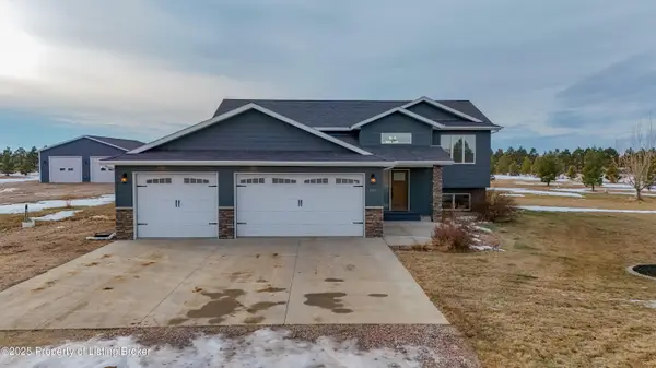 4111 111j Avenue Sw, Dickinson, ND 58601