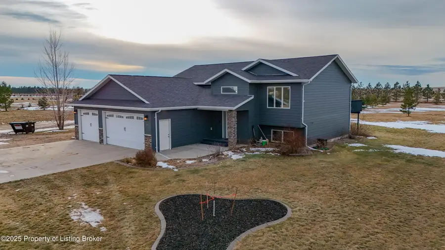 4111 111j Avenue Sw, Dickinson, ND 58601 - Image #2