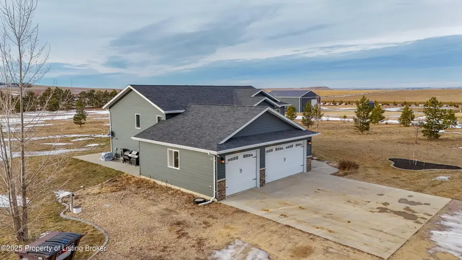 4111 111j Avenue Sw, Dickinson, ND 58601 - Image #3