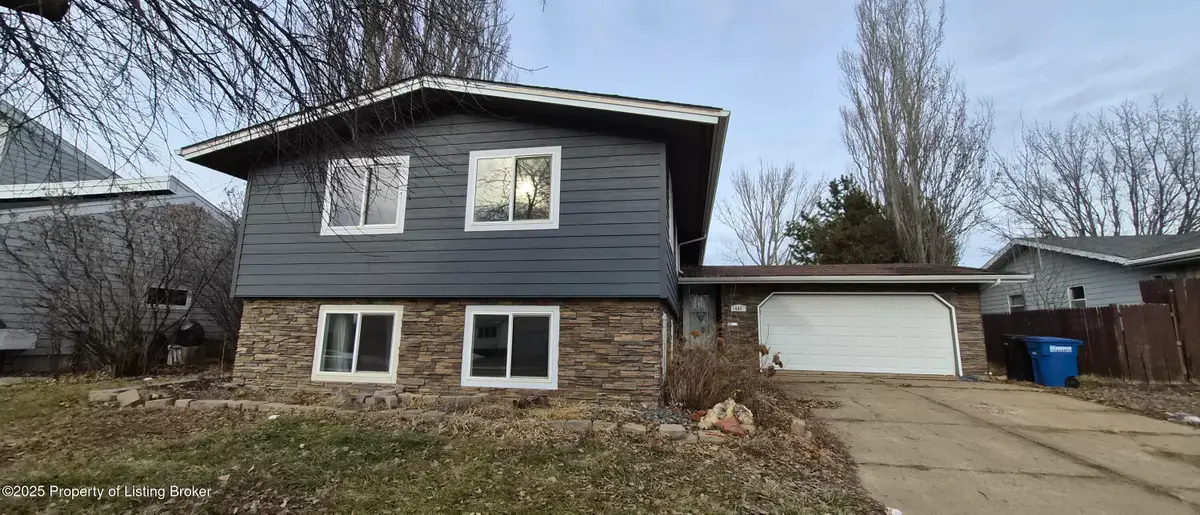 445 10th Street E, Dickinson, ND 58601 - Image #1