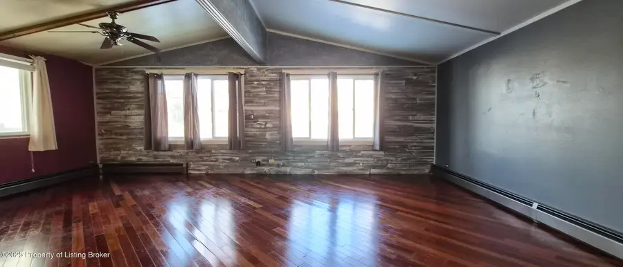 445 10th Street E, Dickinson, ND 58601 - Image #2