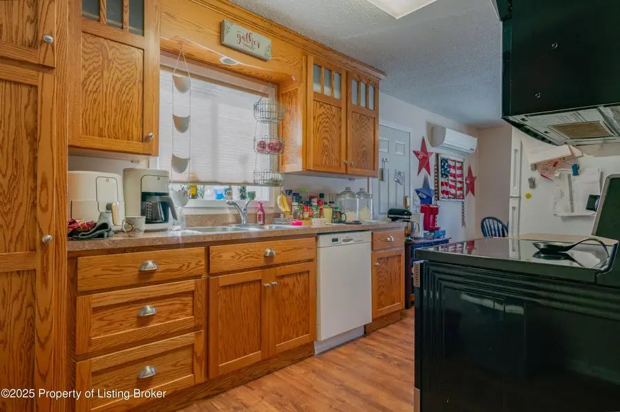 577 2nd Ave. Sw, Dickinson, ND 58601 - Image #2