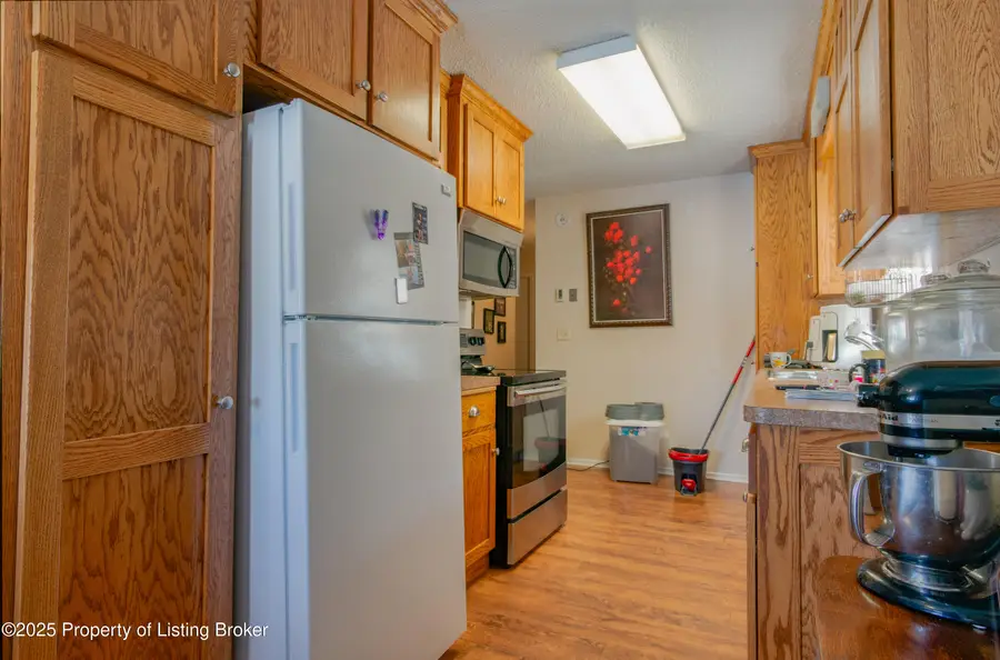 577 2nd Ave. Sw, Dickinson, ND 58601 - Image #3